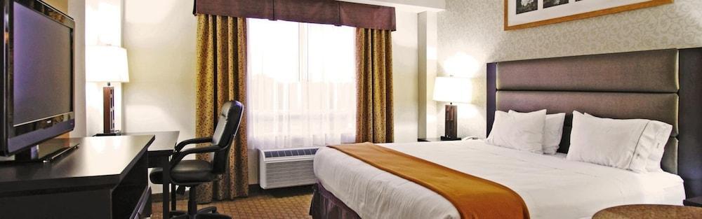 Holiday Inn Express Hotel & Suites Ottawa Airport By Ihg Exterior foto