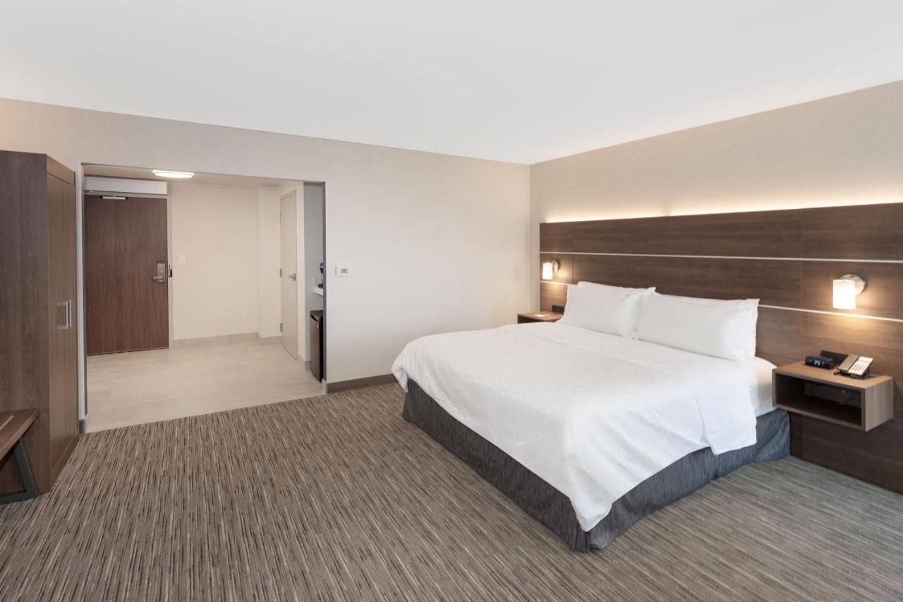 Holiday Inn Express Hotel & Suites Ottawa Airport By Ihg Exterior foto